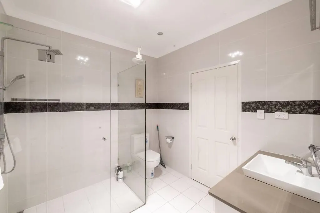 Spacious 5Br 3Ba Home W Parking And Yard In Sunnybank - S4 Брисбен 0*,  Австралия