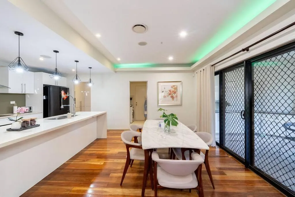Апартаменты Spacious 5Br 3Ba Home W Parking And Yard In Sunnybank - S4 Брисбен Австралия