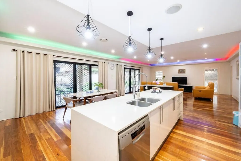 Spacious 5Br 3Ba Home W Parking And Yard In Sunnybank - S4 Брисбен 0*,