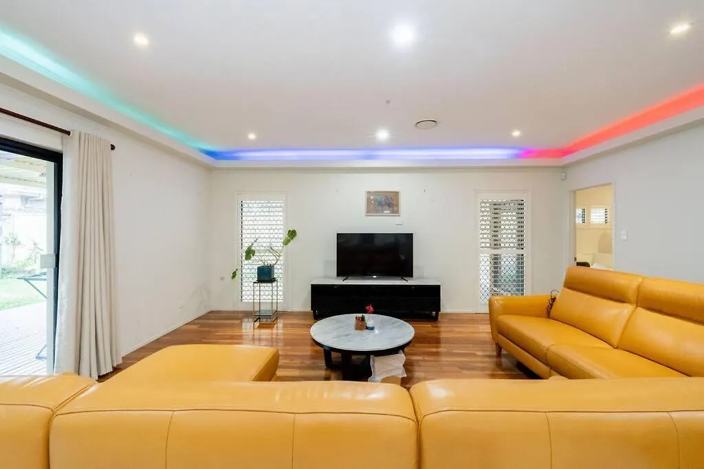 Spacious 5Br 3Ba Home W Parking And Yard In Sunnybank - S4 Брисбен