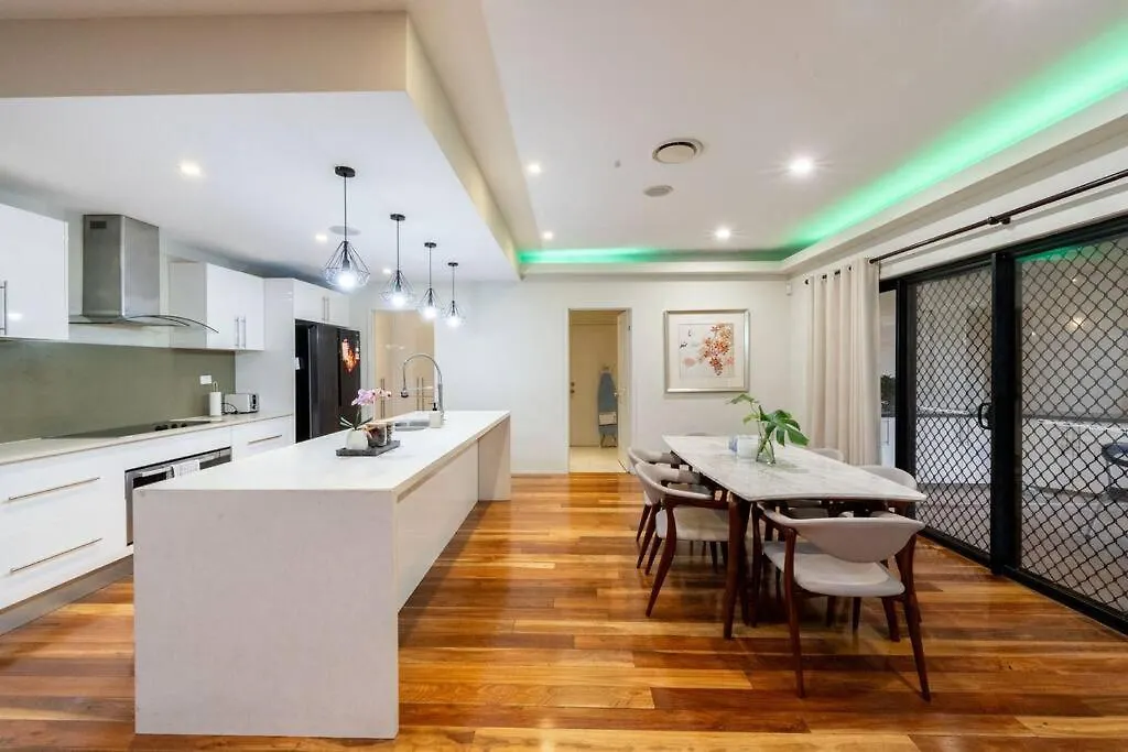 Апартаменты Spacious 5Br 3Ba Home W Parking And Yard In Sunnybank - S4 Брисбен