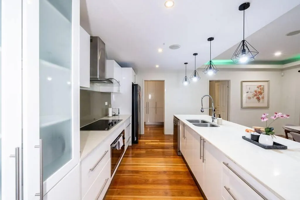Spacious 5Br 3Ba Home W Parking And Yard In Sunnybank - S4 Брисбен 0*,