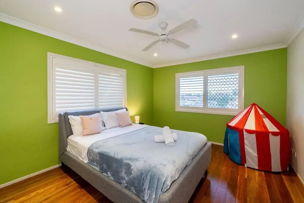 Spacious 5Br 3Ba Home W Parking And Yard In Sunnybank - S4 Брисбен