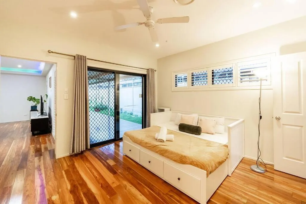Апартаменты Spacious 5Br 3Ba Home W Parking And Yard In Sunnybank - S4 Брисбен
